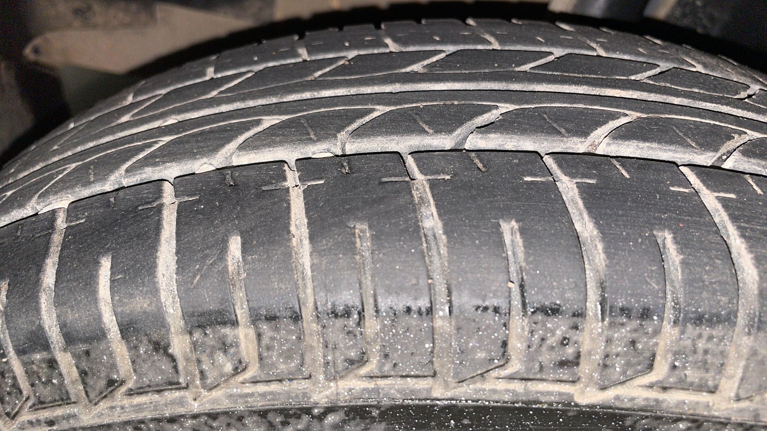 Used 2017 Renault Kwid CLIMBER 1.0 AMT Petrol Automatic tyres LEFT FRONT TYRE TREAD VIEW