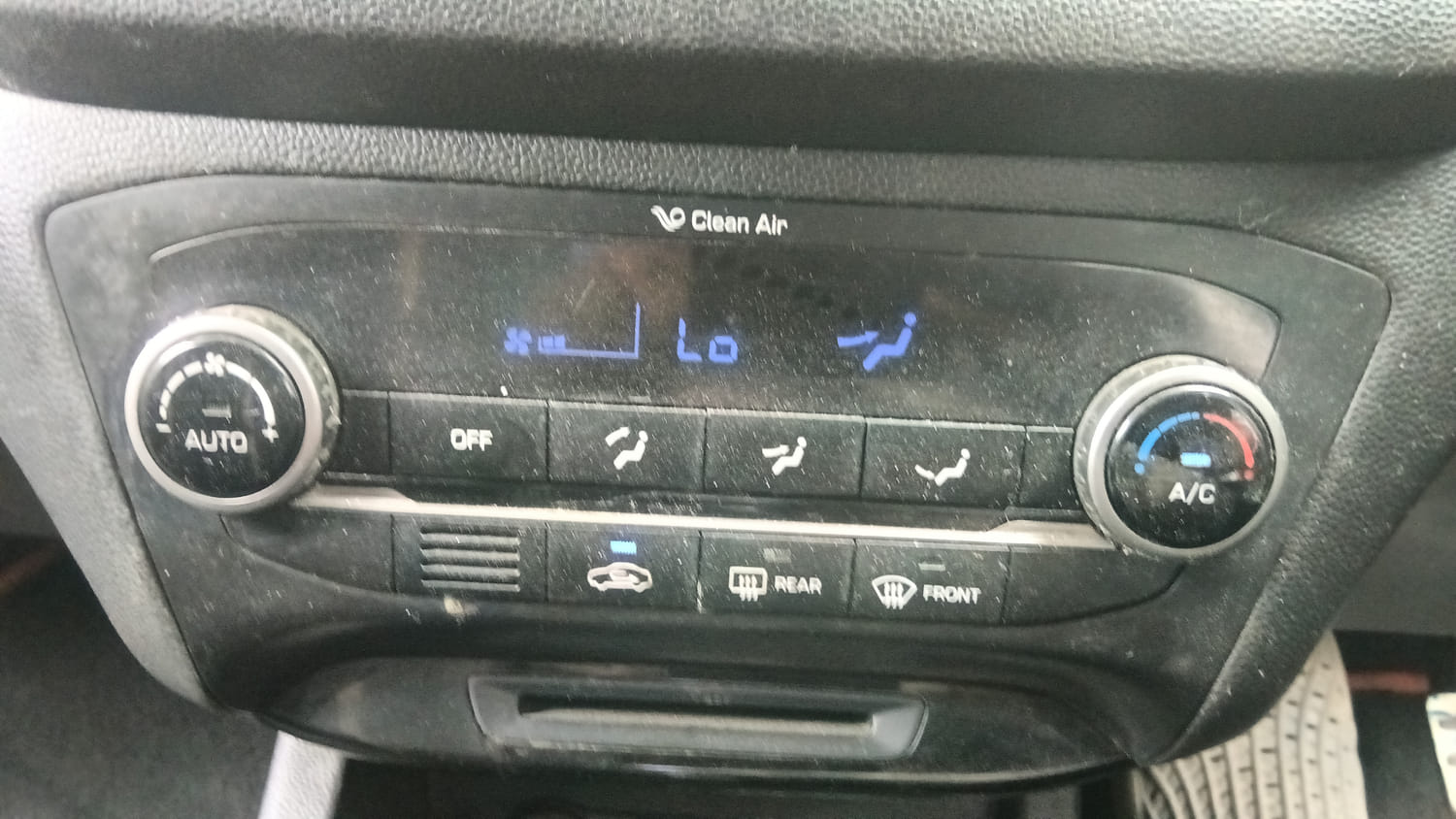 Used 2015 Hyundai i20 Active 1.4 SX Diesel Manual interior MUSIC SYSTEM & AC CONTROL VIEW