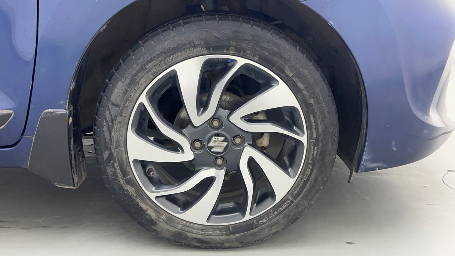 Used 2019 Maruti Suzuki Baleno Zeta Petrol Manual tyres RIGHT FRONT TYRE RIM VIEW