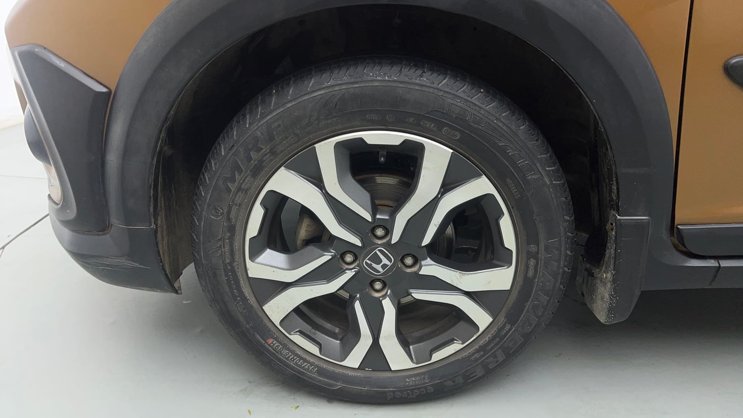 Used 2017 Honda WR-V VX MT Petrol Petrol Manual tyres LEFT FRONT TYRE RIM VIEW