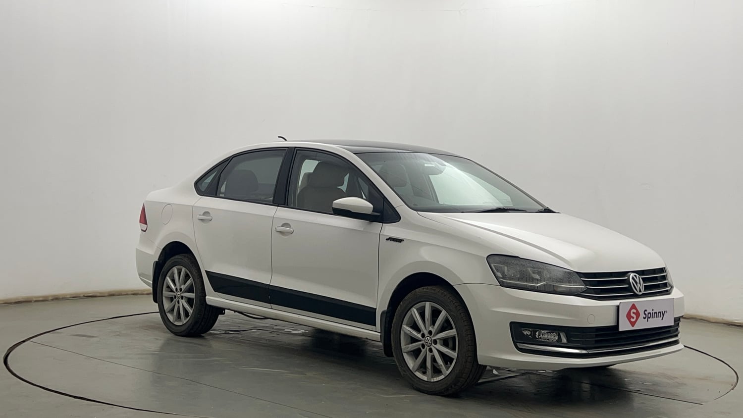 Used 2017 Volkswagen Vento Highline Plus 1.2 (P) AT 16 Alloy Petrol Automatic exterior RIGHT FRONT CORNER VIEW