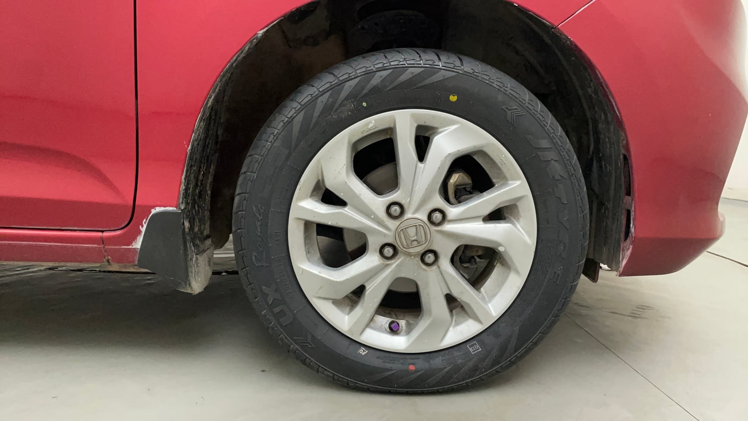 Used 2021 Honda Amaze 1.2 VX CVT Petrol Petrol Automatic tyres RIGHT FRONT TYRE RIM VIEW