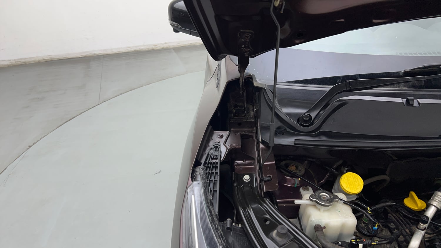 Used 2021 Nissan Magnite XV Premium Petrol Manual engine ENGINE RIGHT SIDE HINGE & APRON VIEW