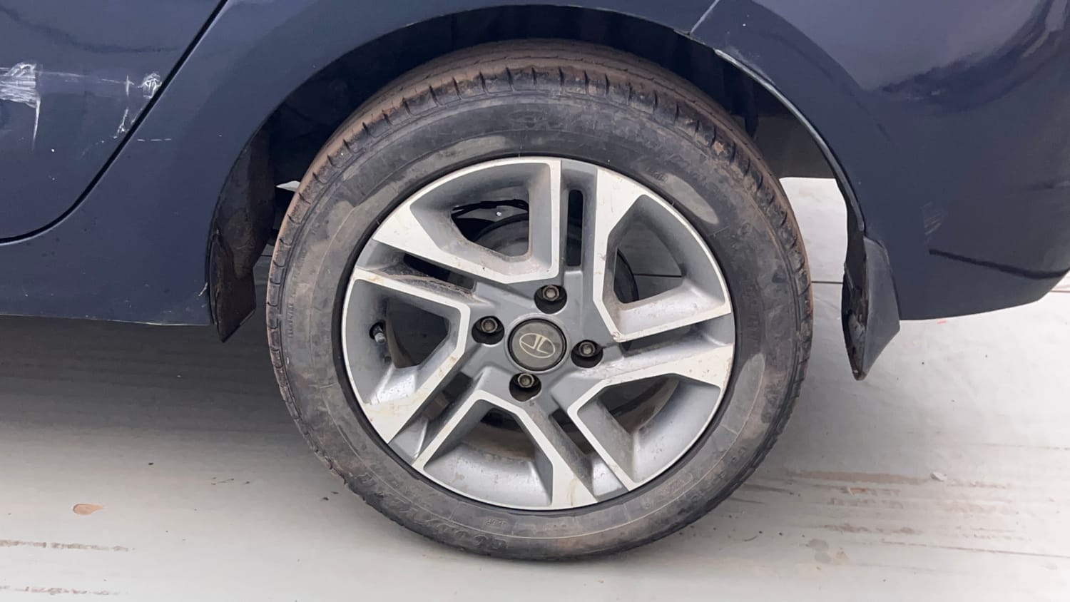 Used 2022 Tata Tigor XZ Plus Petrol Manual tyres LEFT REAR TYRE RIM VIEW