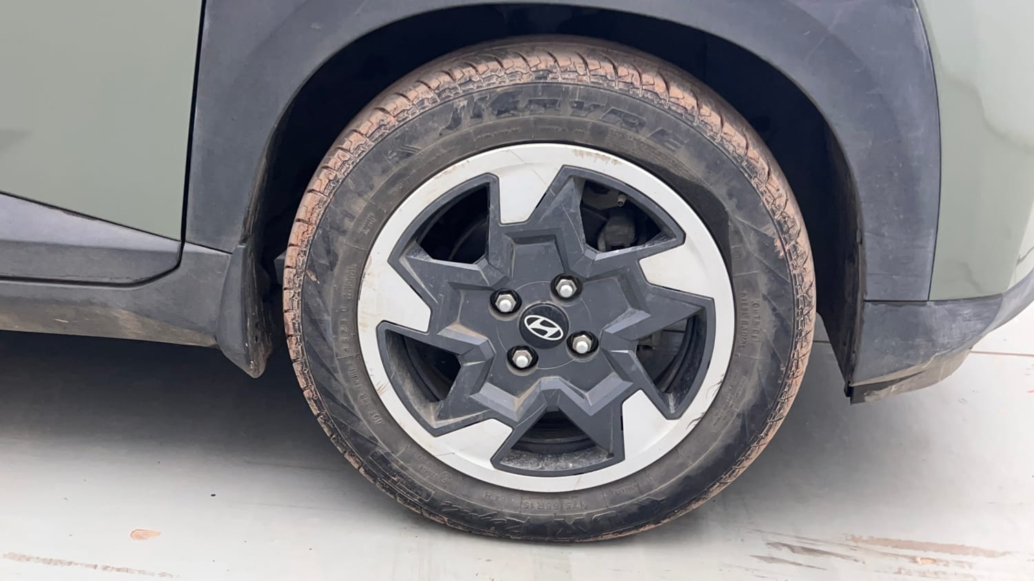 Used 2023 Hyundai Exter SX 1.2 MT Petrol Manual tyres RIGHT FRONT TYRE RIM VIEW