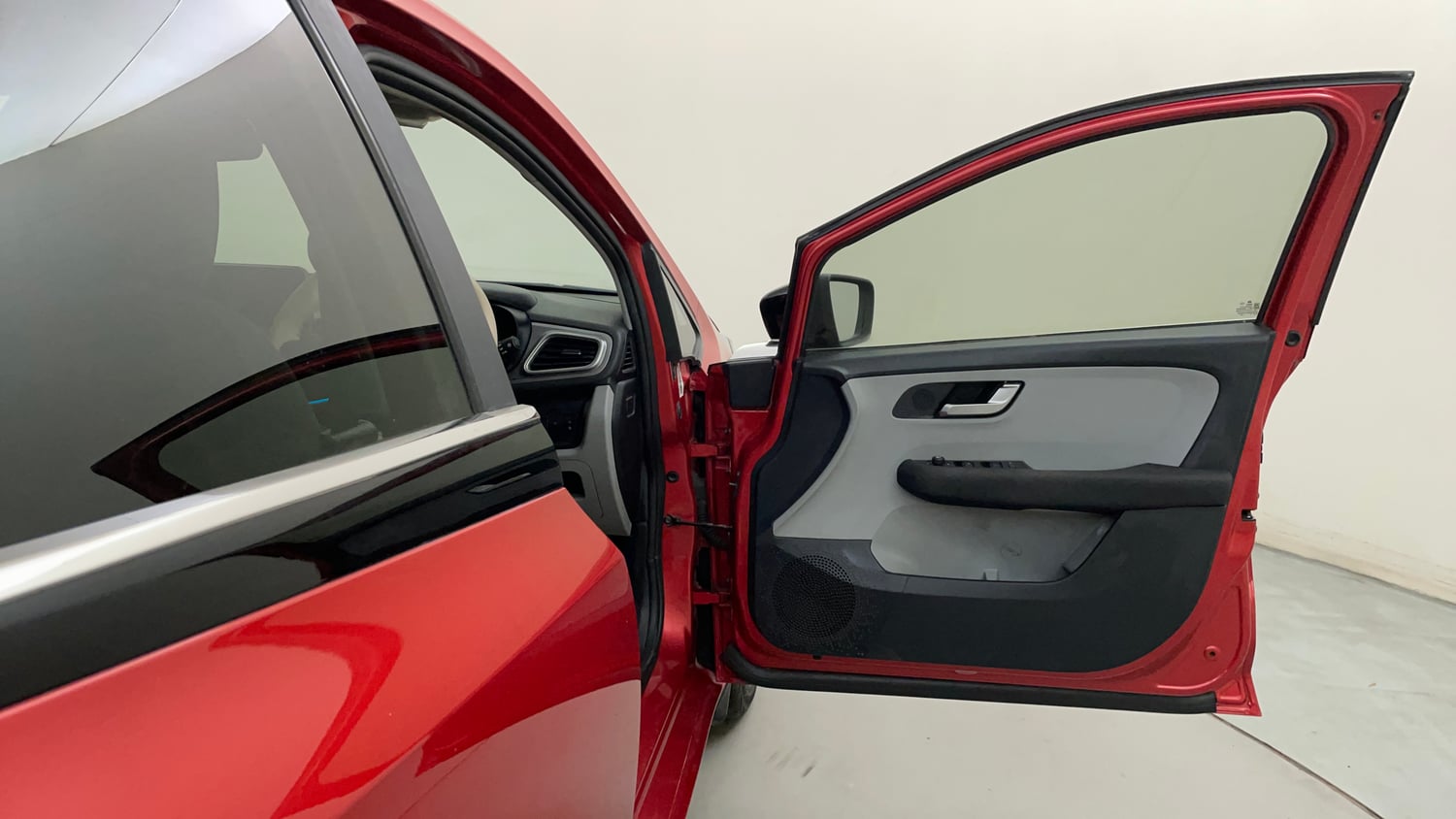 Used 2021 Tata Altroz XZ Petrol Petrol Manual interior RIGHT FRONT DOOR OPEN VIEW