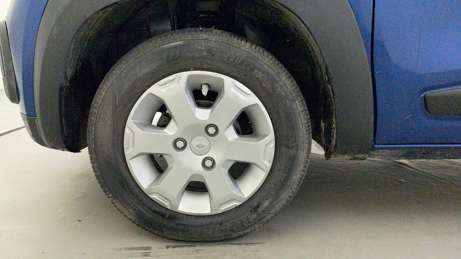 Used 2017 Renault Kwid CLIMBER 1.0 AMT Petrol Automatic tyres LEFT FRONT TYRE RIM VIEW