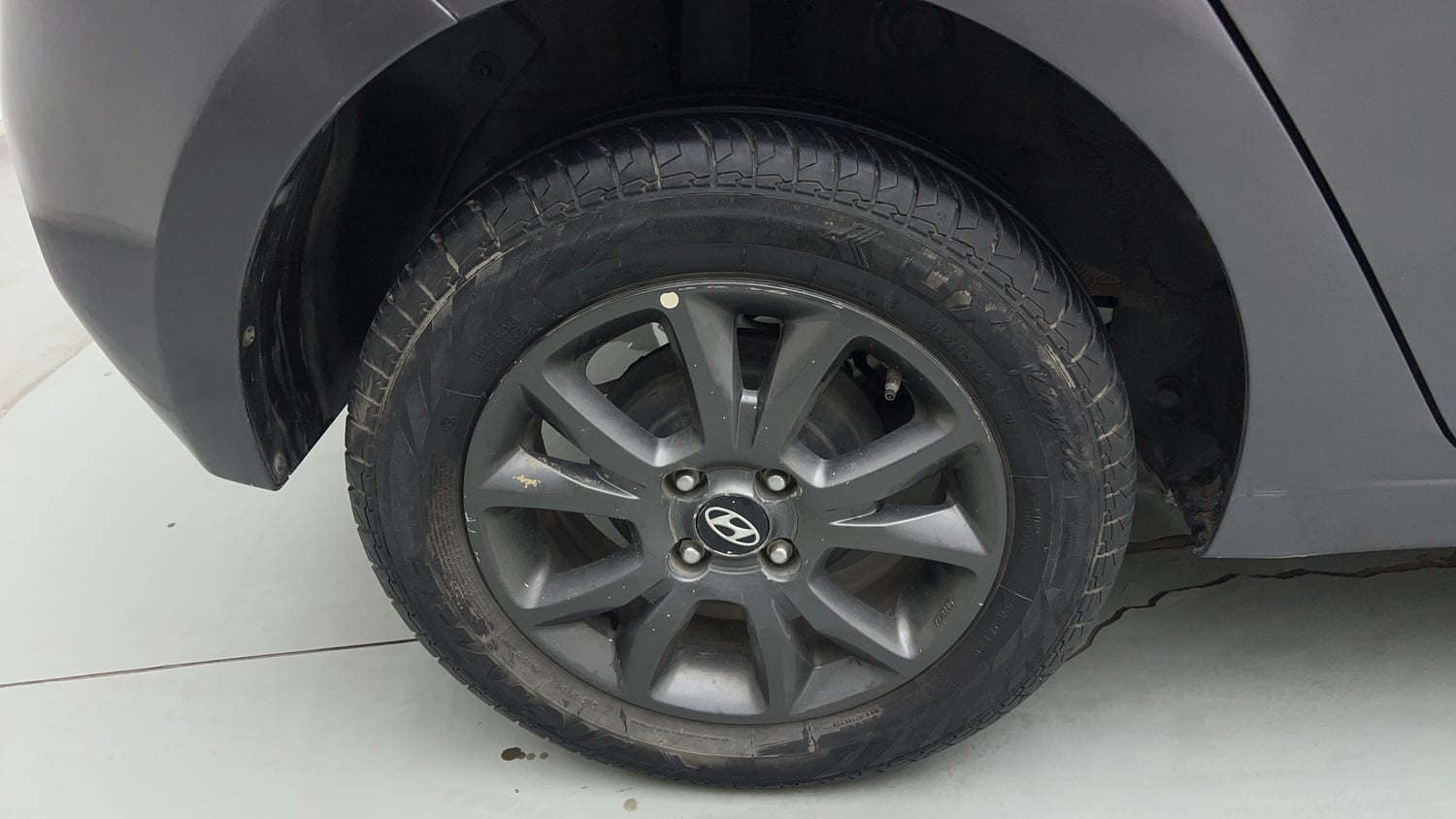 Used 2019 Hyundai Elite i20 Sportz Plus 1.2 CVT Petrol Automatic tyres RIGHT REAR TYRE RIM VIEW