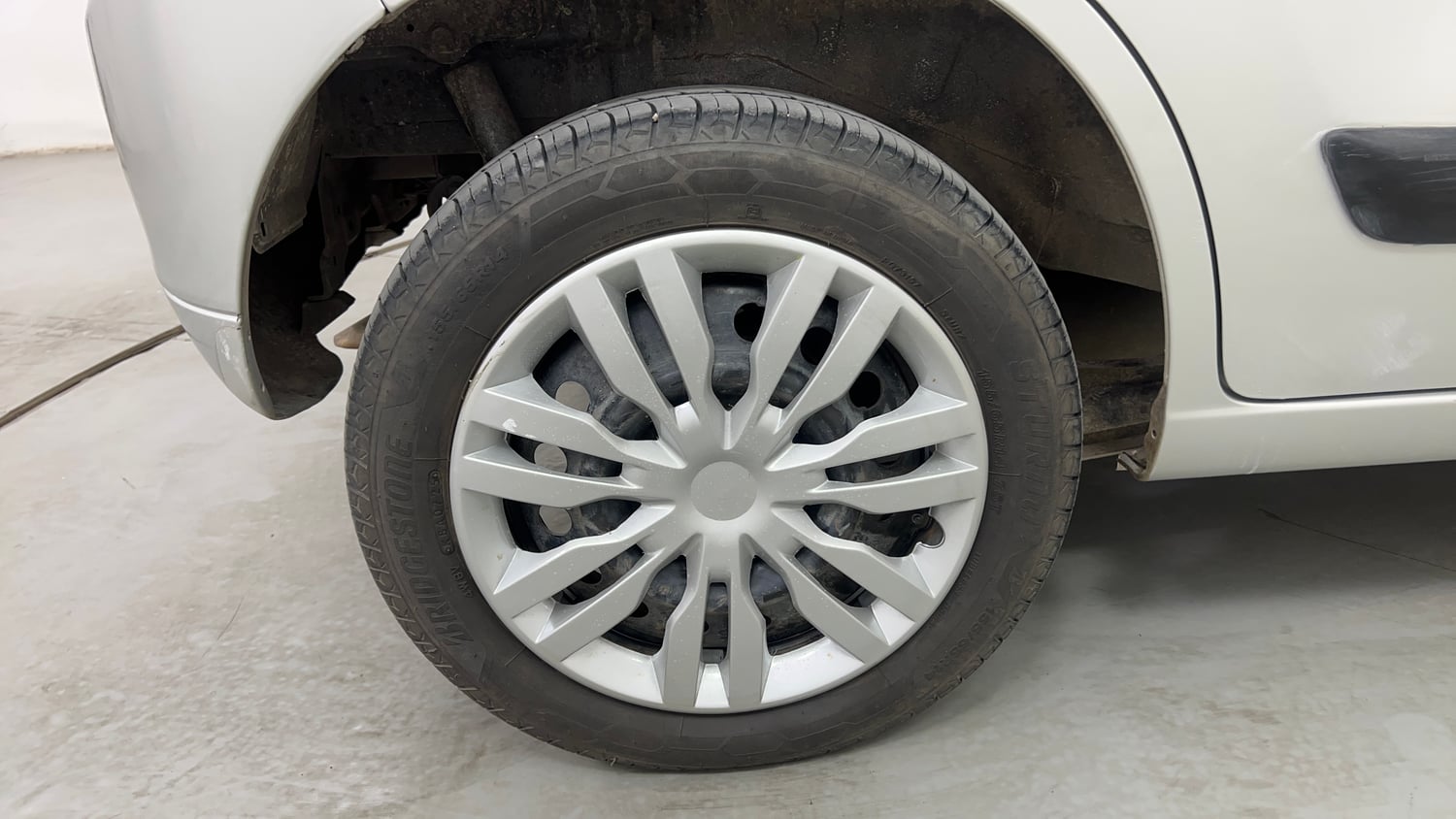 Used 2012 Maruti Suzuki Wagon R 1.0 VXi Petrol Manual tyres RIGHT REAR TYRE RIM VIEW
