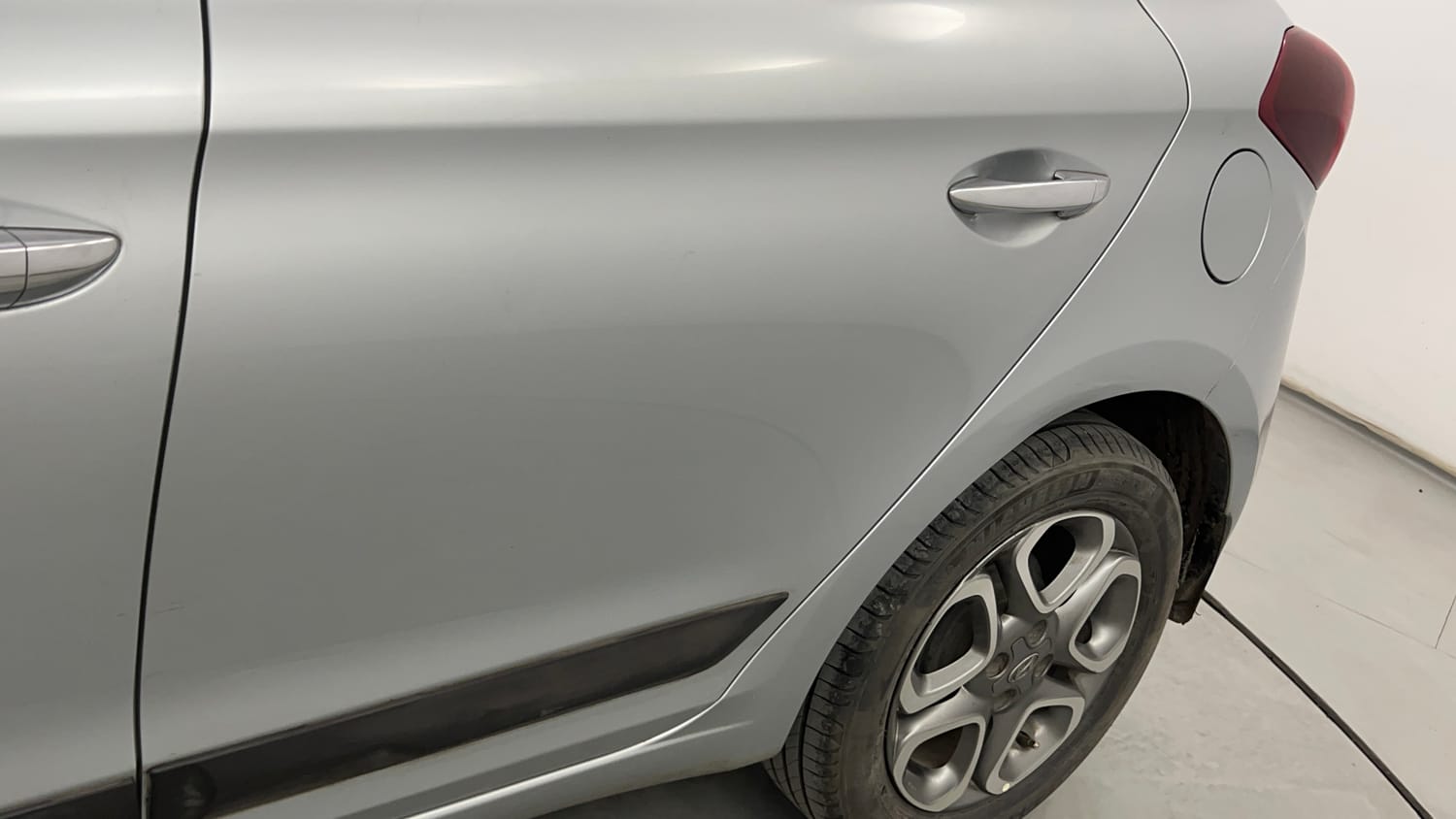 Used 2019 Hyundai Elite i20 Asta 1.2 (O) Petrol Manual dents MINOR SCRATCH