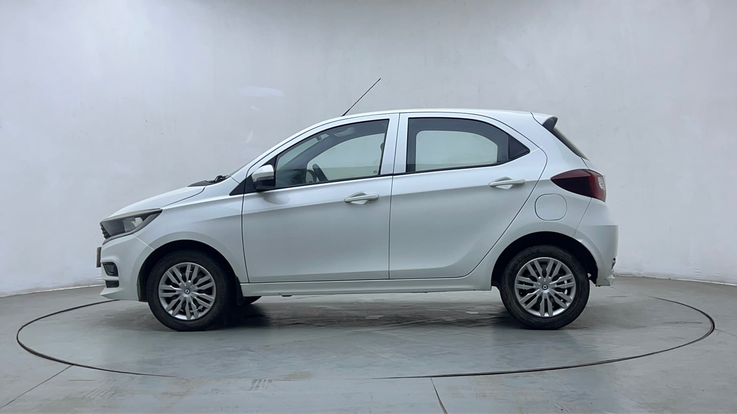 Used 2021 Tata Tiago XT Petrol Manual exterior LEFT SIDE VIEW