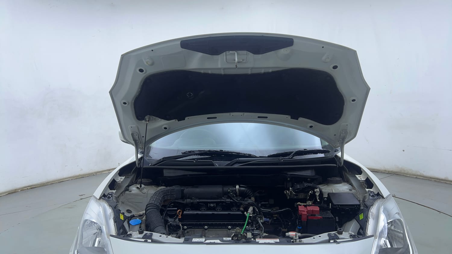 Used 2024 Maruti Suzuki Swift ZXi Petrol Manual engine ENGINE & BONNET OPEN FRONT VIEW