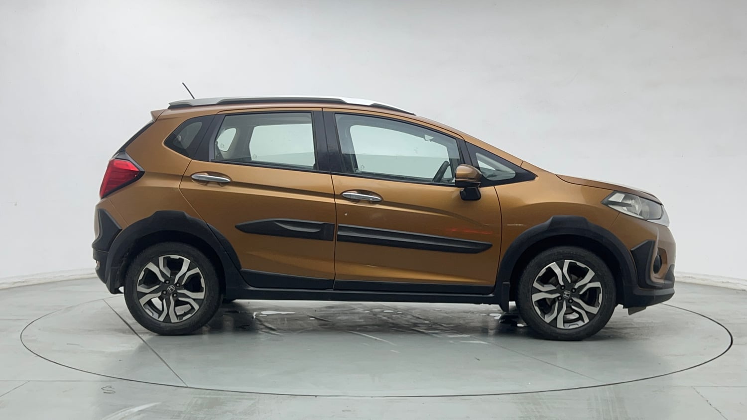 Used 2017 Honda WR-V VX MT Petrol Petrol Manual exterior RIGHT SIDE VIEW