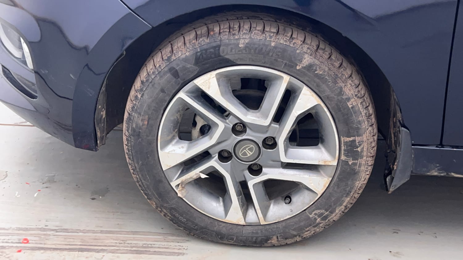 Used 2022 Tata Tigor XZ Plus Petrol Manual tyres LEFT FRONT TYRE RIM VIEW