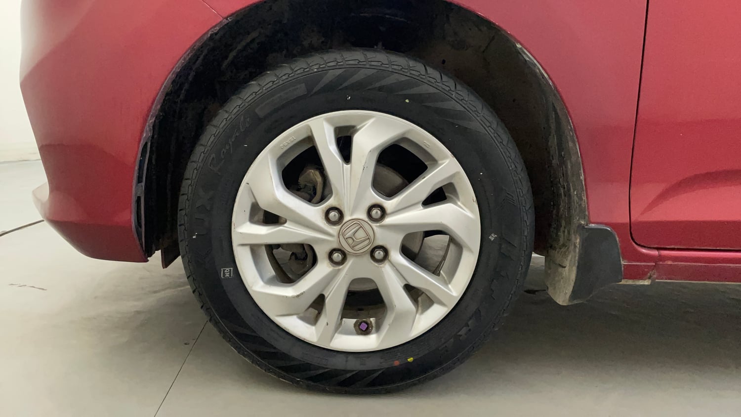 Used 2021 Honda Amaze 1.2 VX CVT Petrol Petrol Automatic tyres LEFT FRONT TYRE RIM VIEW
