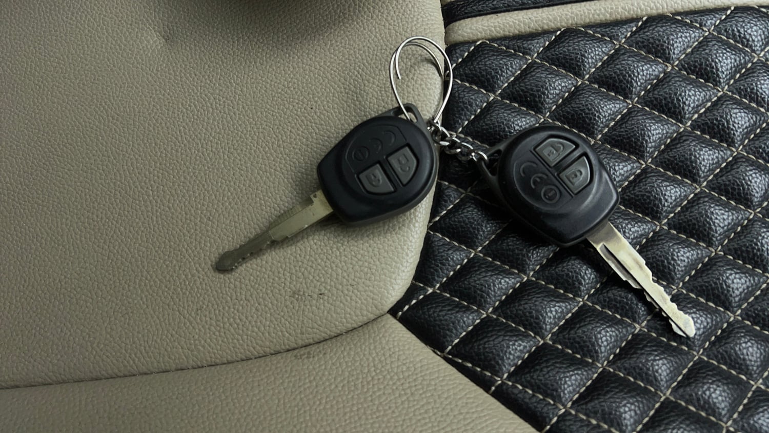 Used 2022 Maruti Suzuki Dzire VXi Petrol Manual extra CAR KEY VIEW
