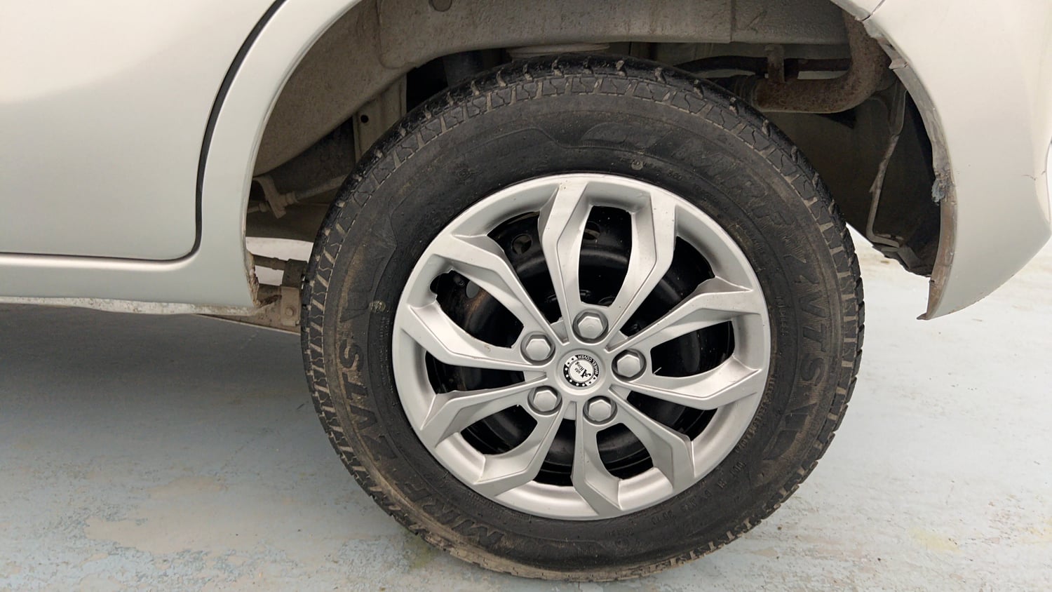 Used 2018 Maruti Suzuki Alto 800 VXi Petrol Manual tyres LEFT REAR TYRE RIM VIEW