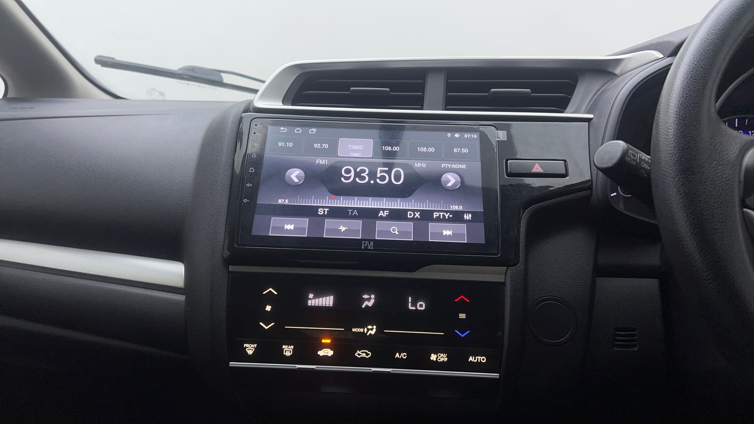 Used 2017 Honda WR-V VX MT Petrol Petrol Manual top_features Touch screen infotainment system
