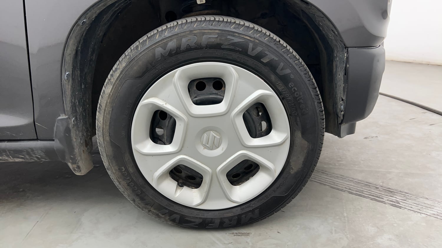 Used 2023 Maruti Suzuki S-Presso VXi (O) AMT Petrol Automatic tyres RIGHT FRONT TYRE RIM VIEW