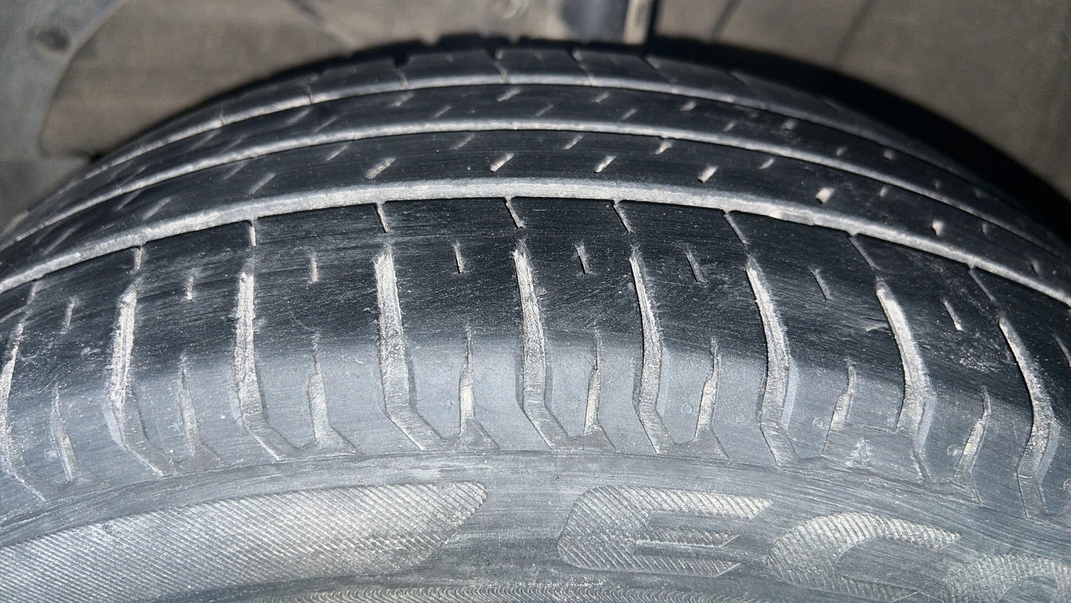 Used 2020 Maruti Suzuki New Ertiga VXi Petrol Manual tyres LEFT FRONT TYRE TREAD VIEW