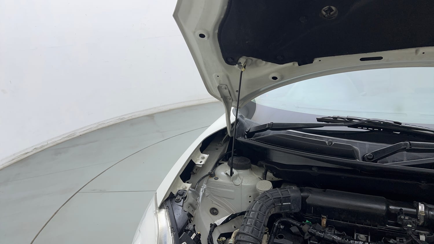 Used 2022 Maruti Suzuki Dzire VXi Petrol Manual engine ENGINE RIGHT SIDE HINGE & APRON VIEW