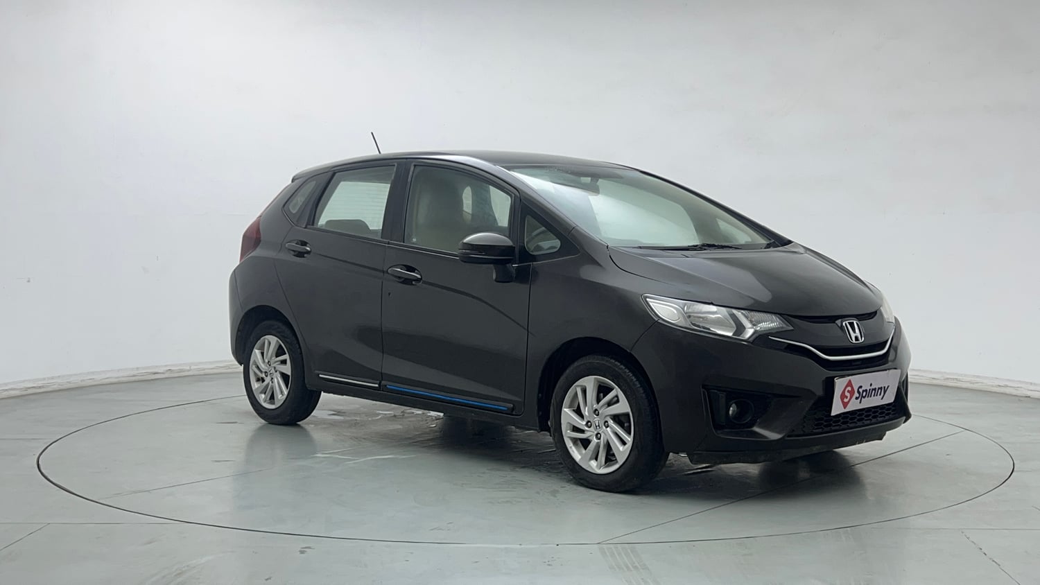Used 2015 Honda Jazz V AT Petrol Petrol Automatic exterior RIGHT FRONT CORNER VIEW