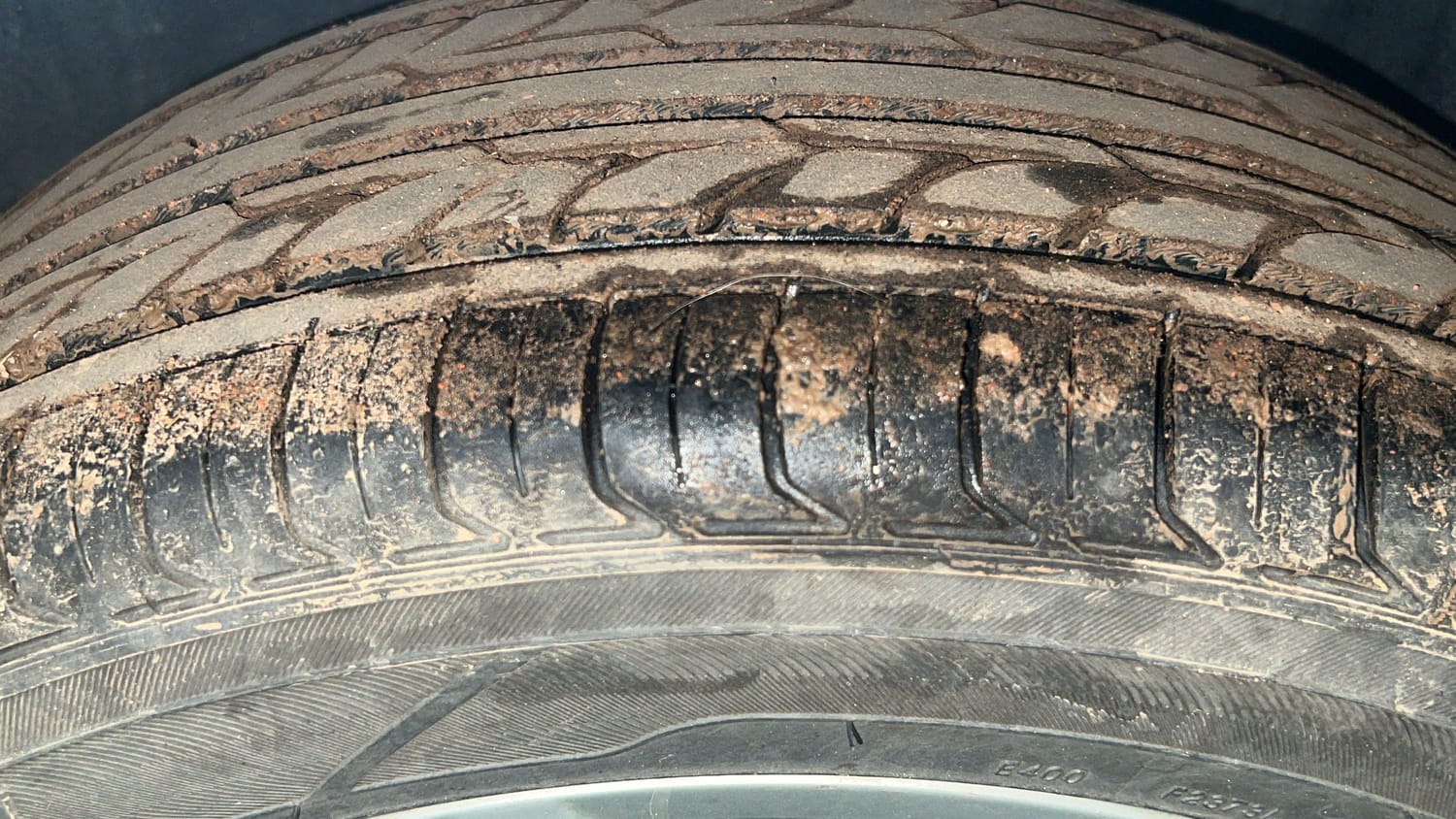 Used 2017 Volkswagen Vento Highline Plus 1.2 (P) AT 16 Alloy Petrol Automatic tyres LEFT REAR TYRE TREAD VIEW