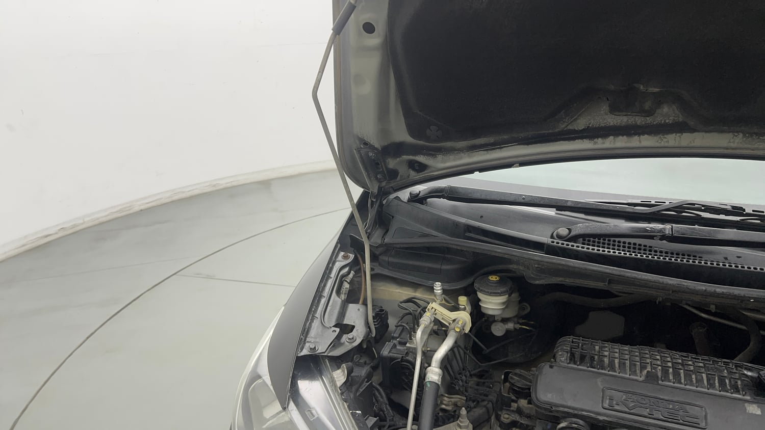 Used 2015 Honda Jazz V AT Petrol Petrol Automatic engine ENGINE RIGHT SIDE HINGE & APRON VIEW