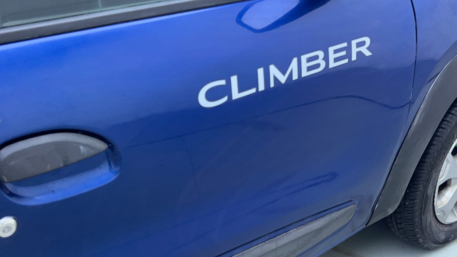 Used 2018 Renault Kwid CLIMBER 1.0 AMT Petrol Automatic dents MINOR SCRATCH