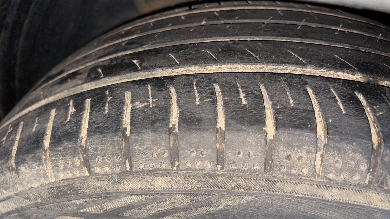 Used 2023 Hyundai Alcazar Prestige 7 STR 1.5 Diesel Diesel Manual tyres LEFT FRONT TYRE TREAD VIEW