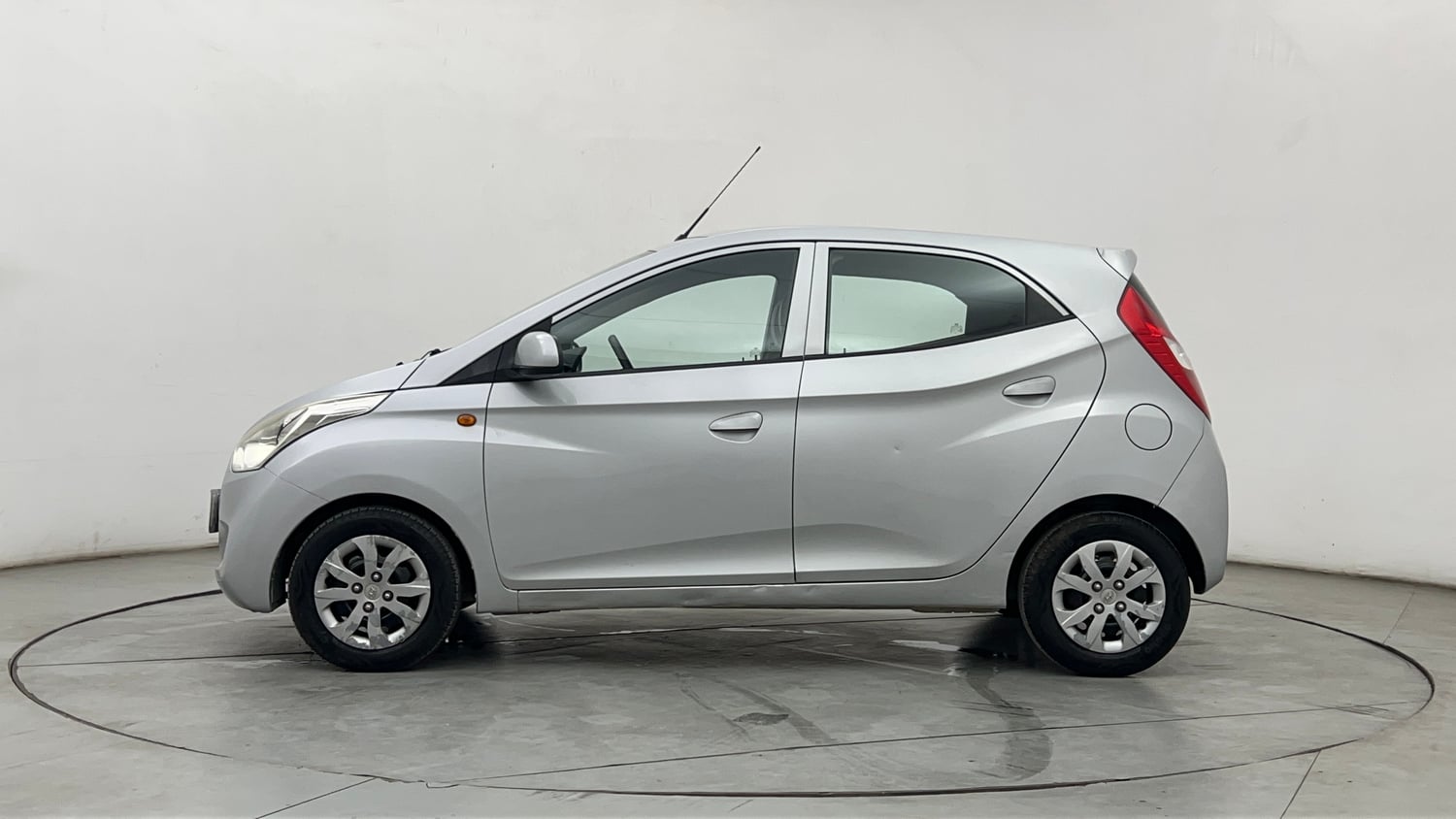 Used 2017 Hyundai Eon Sportz Petrol Manual exterior LEFT SIDE VIEW