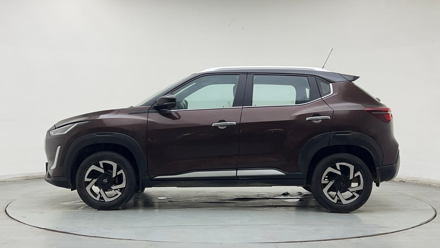 Used 2021 Nissan Magnite XV Premium Petrol Manual exterior LEFT SIDE VIEW