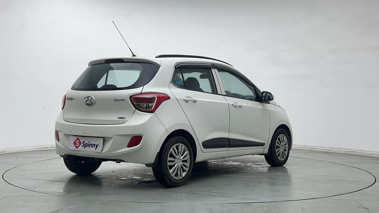Used 2015 Hyundai Grand i10 Sportz 1.2 Kappa VTVT Petrol Manual exterior RIGHT REAR CORNER VIEW