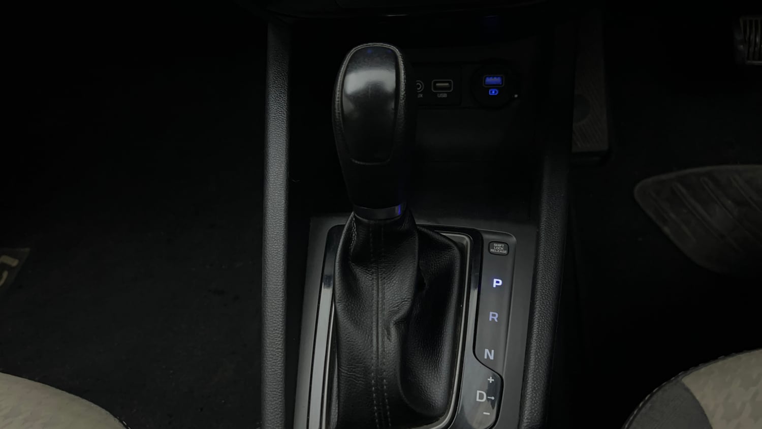 Used 2019 Hyundai Elite i20 Sportz Plus 1.2 CVT Petrol Automatic interior GEAR  KNOB VIEW
