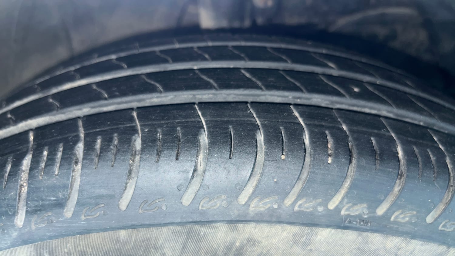 Used 2025 Maruti Suzuki Swift VXi Petrol Manual tyres RIGHT FRONT TYRE TREAD VIEW
