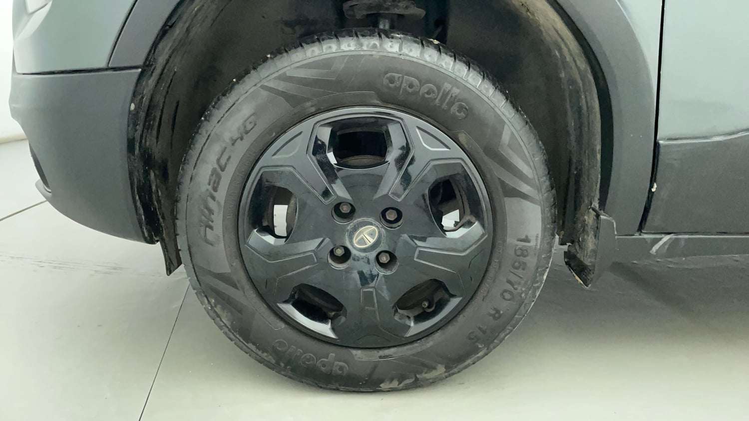 Used 2022 Tata Punch Accomplished MT Petrol + CNG(Outside Fitted) Cng Manual tyres LEFT FRONT TYRE RIM VIEW