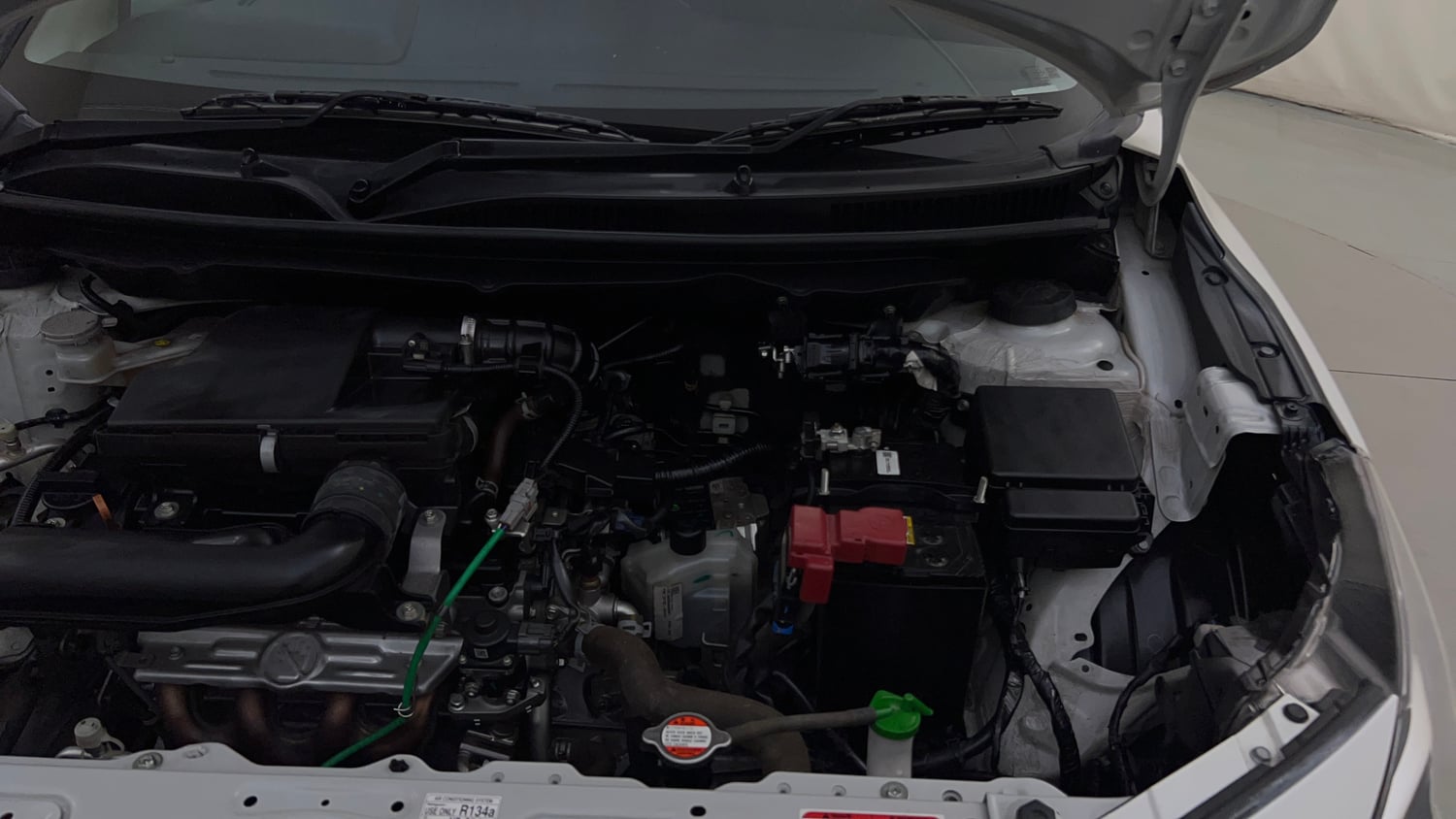 Used 2024 Maruti Suzuki Baleno Alpha AGS Petrol Automatic engine ENGINE LEFT SIDE HINGE & APRON VIEW