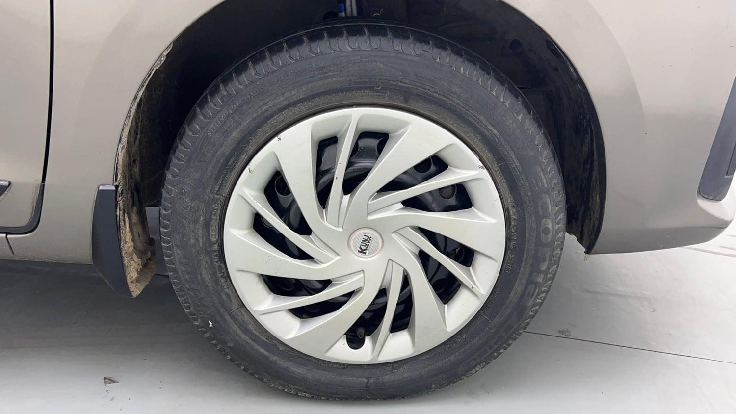 Used 2020 Maruti Suzuki New Ertiga VXi Petrol Manual tyres RIGHT FRONT TYRE RIM VIEW