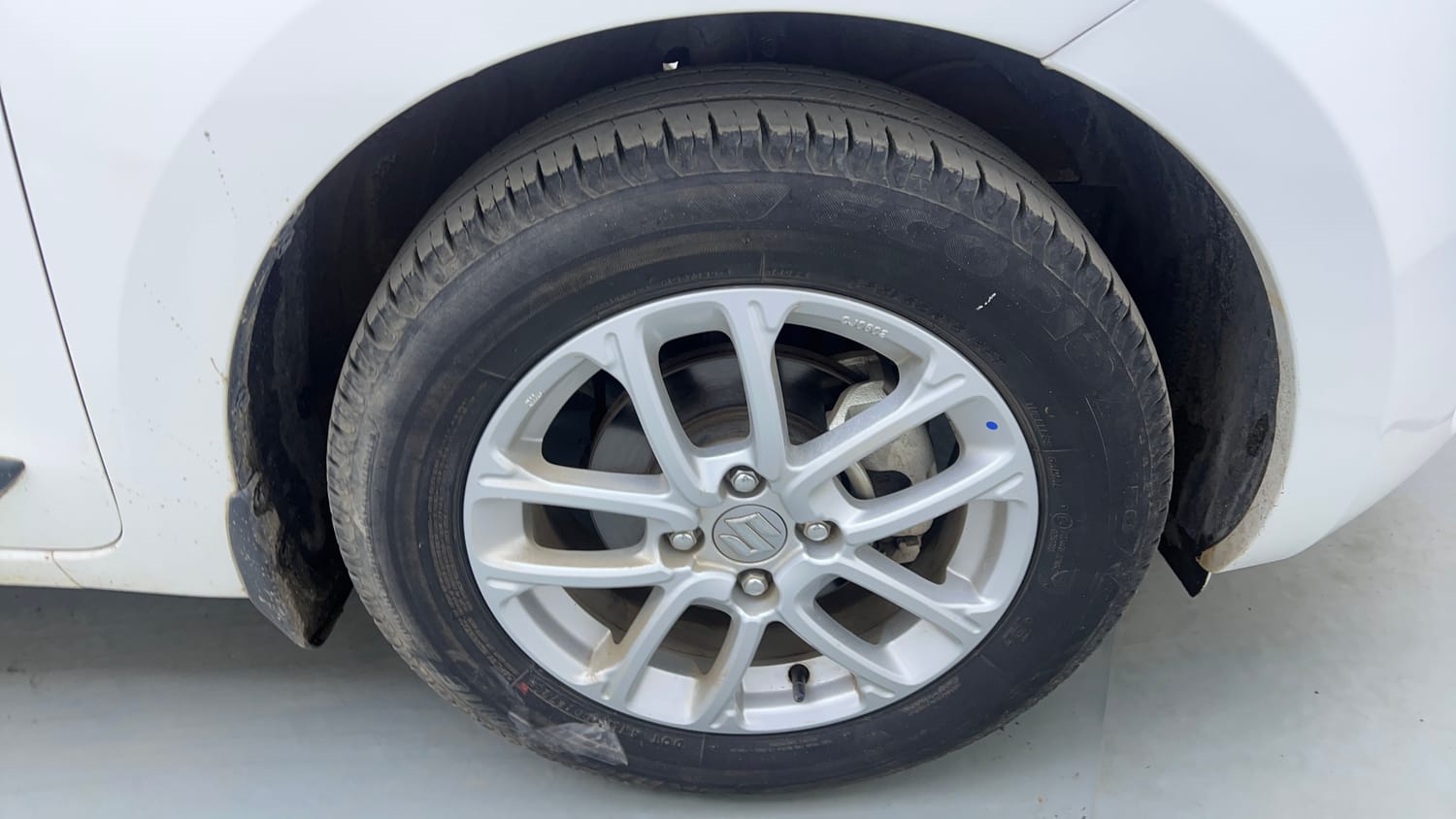 Used 2024 Maruti Suzuki Swift ZXi Petrol Manual tyres RIGHT FRONT TYRE RIM VIEW