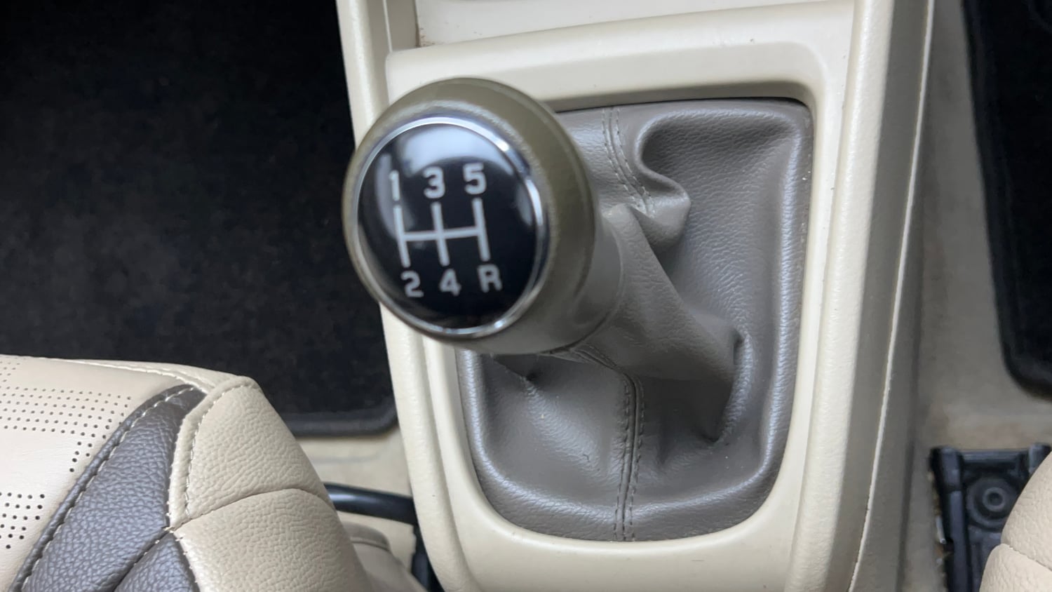 Used 2020 Maruti Suzuki New Ertiga VXi Petrol Manual interior GEAR  KNOB VIEW