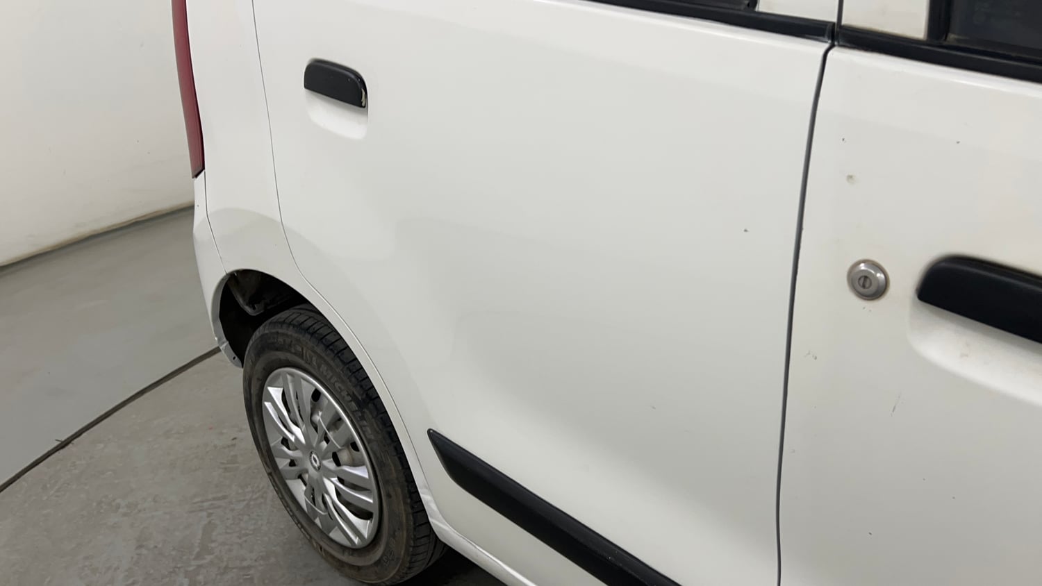Used 2012 Maruti Suzuki Wagon R LXi Petrol Manual dents MINOR SCRATCH