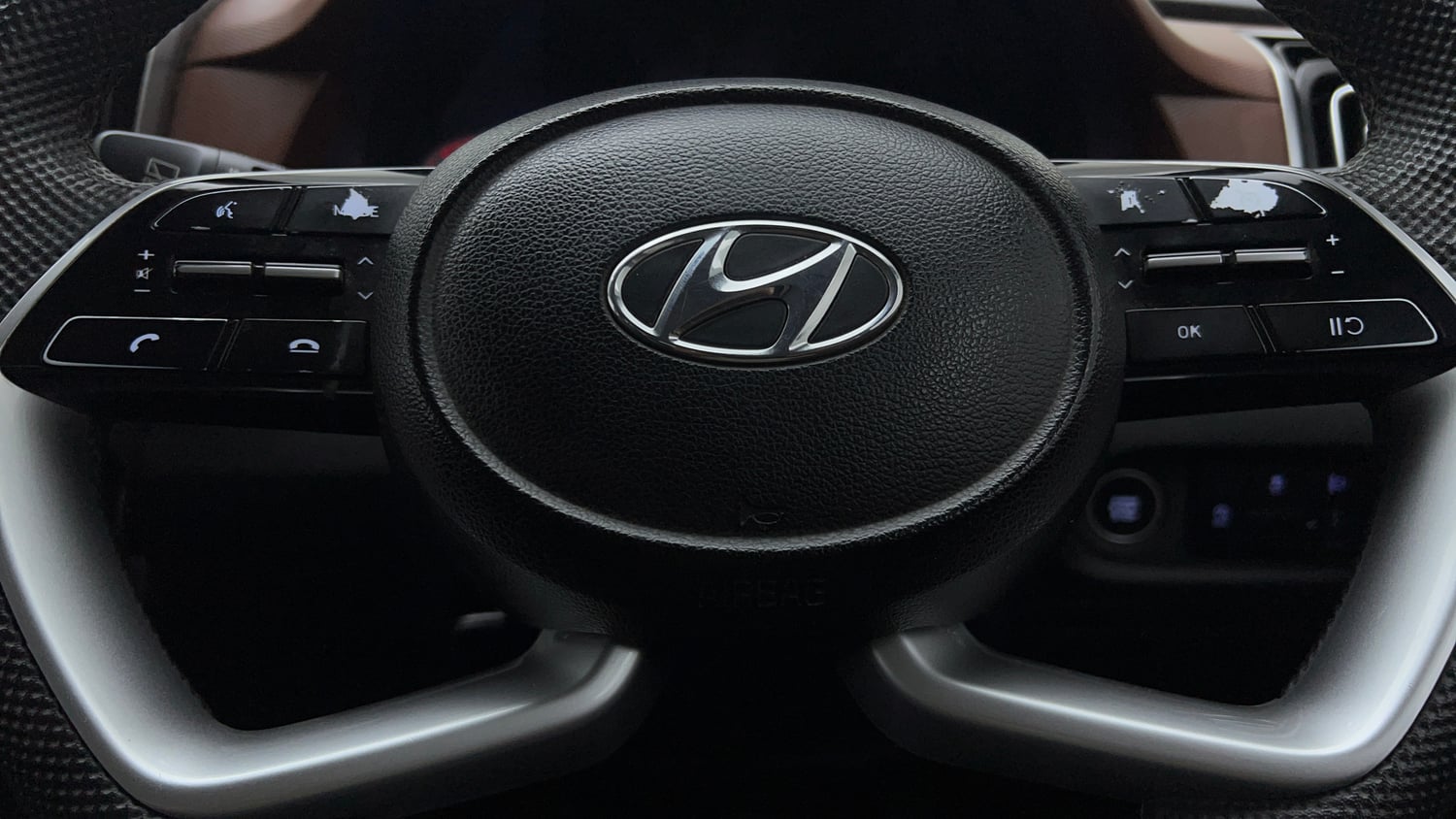 Used 2023 Hyundai Alcazar Prestige 7 STR 1.5 Diesel Diesel Manual top_features Airbags