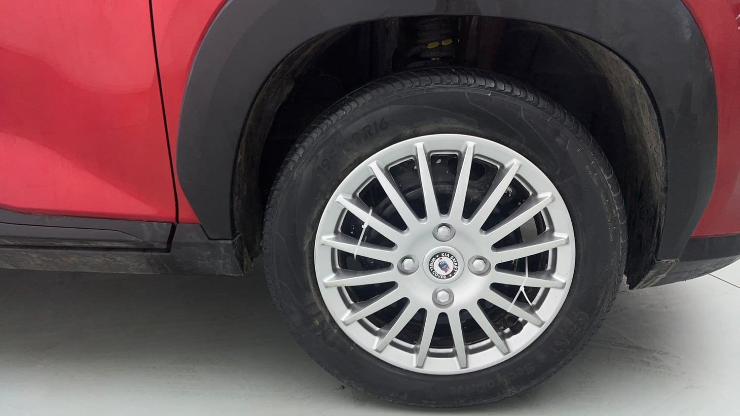 Used 2023 Nissan Magnite XL Petrol Manual tyres RIGHT FRONT TYRE RIM VIEW