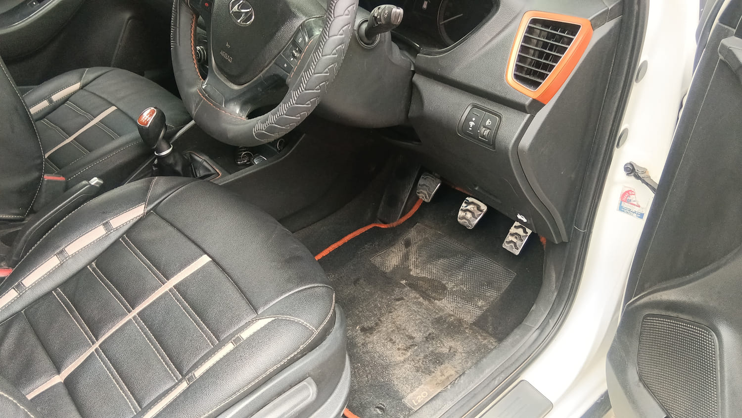 Used 2015 Hyundai i20 Active 1.4 SX Diesel Manual interior RIGHT SIDE FRONT DOOR CABIN VIEW