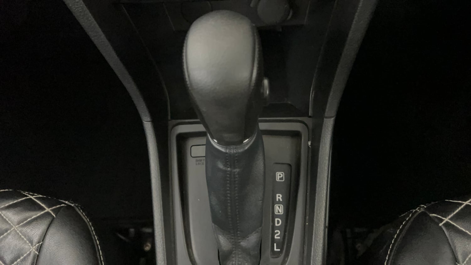 Used 2022 Maruti Suzuki Vitara Brezza VXi AT SHVS Petrol Automatic interior GEAR  KNOB VIEW