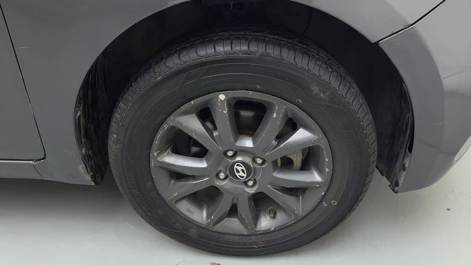 Used 2019 Hyundai Elite i20 Sportz Plus 1.2 CVT Petrol Automatic tyres RIGHT FRONT TYRE RIM VIEW