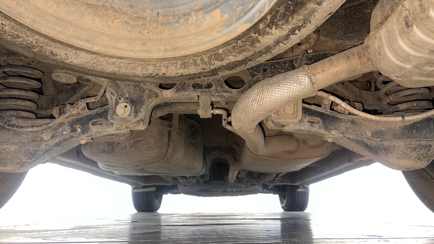 Used 2024 Mahindra XUV700 AX7 Luxury Pack Petrol 7 STR Blaze Editon AT Petrol Automatic extra REAR UNDERBODY VIEW (TAKEN FROM REAR)