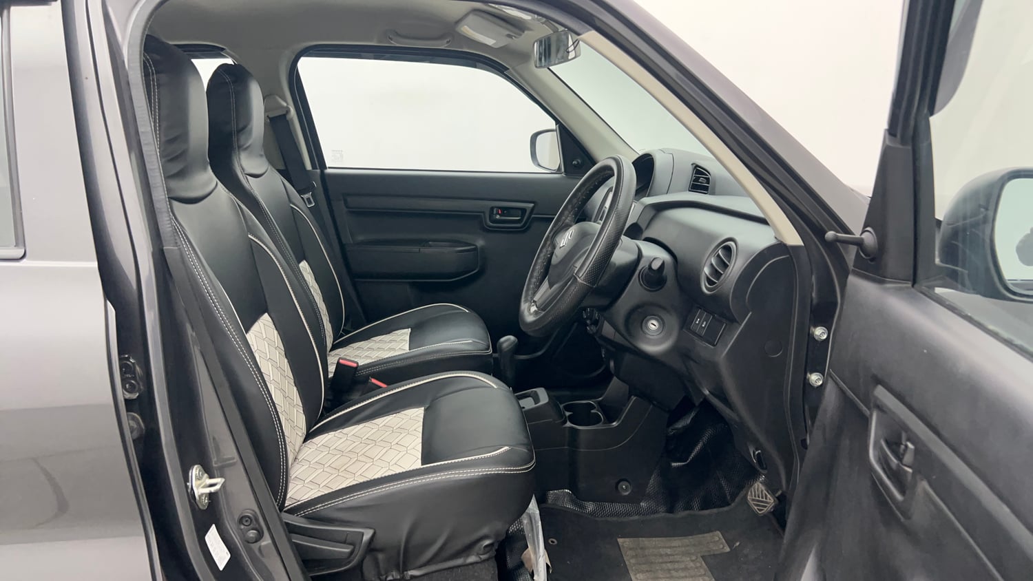 Used 2023 Maruti Suzuki S-Presso VXi (O) AMT Petrol Automatic interior RIGHT SIDE FRONT DOOR CABIN VIEW