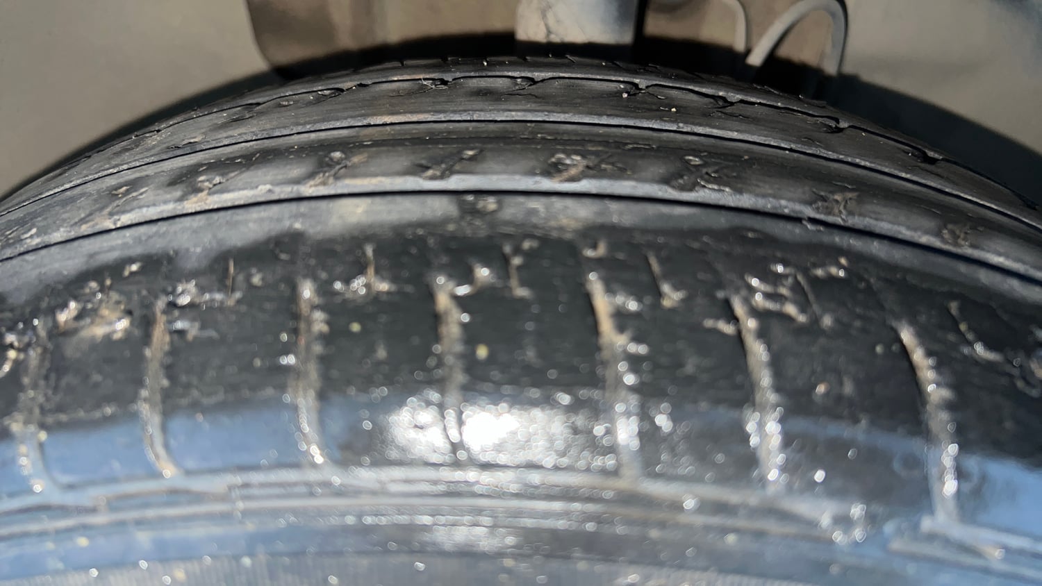 Used 2018 Tata Tigor Revotron XZA Petrol Automatic tyres RIGHT FRONT TYRE TREAD VIEW