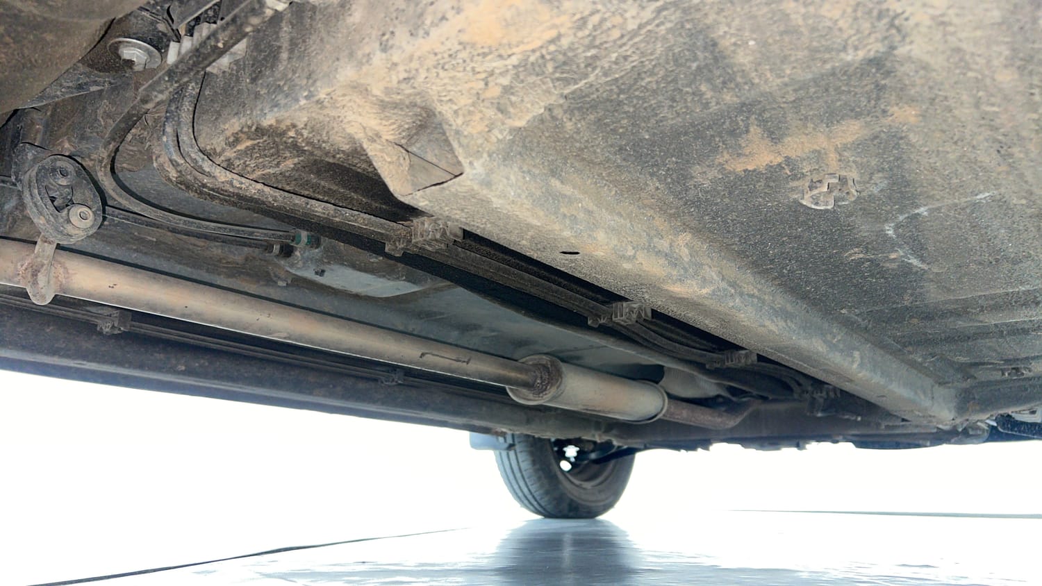 Used 2023 Renault Kwid RXT 1.0 AMT Petrol Automatic extra REAR RIGHT UNDERBODY VIEW
